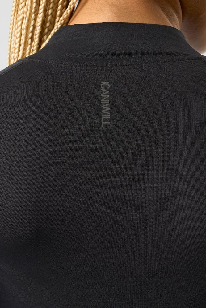 define cropped 1/4 zip black/black