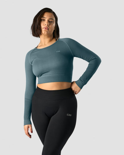 define seamless ls crop top jungle green wmn