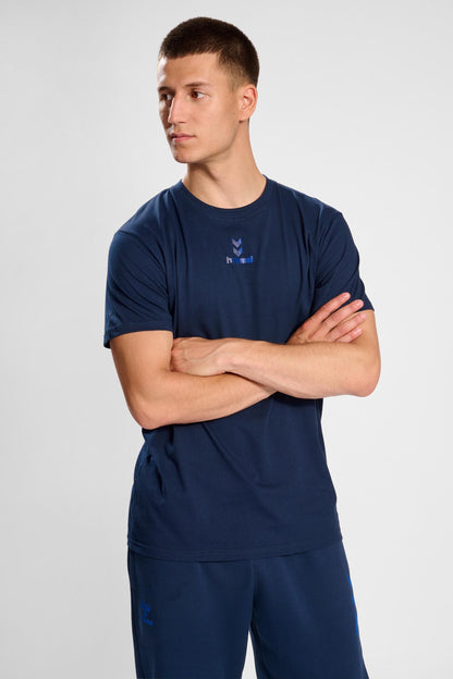 HUMMEL - Hmlactive Chevrons Co Tee S/s - Dress Blues