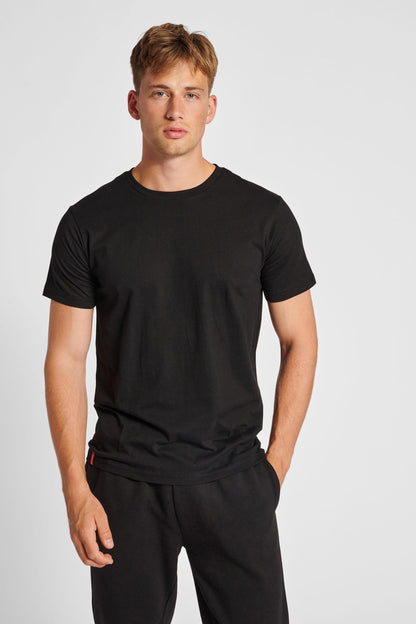 HUMMEL - Hmlred Basic T-shirt S/s - Black